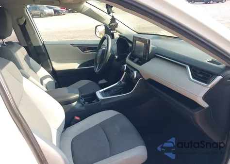 2019 Toyota Rav4 Xle z USA, uszkodzony, nr VIN JTMP1RFV0KD020442